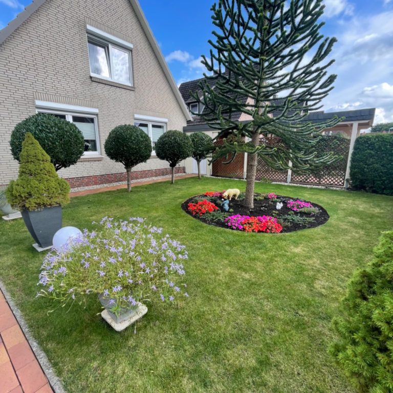 Perfekt gepflegter Garten Professionelle Gartenpflege und Landschaftsbau durch LDM Services im Kreis Pinneberg